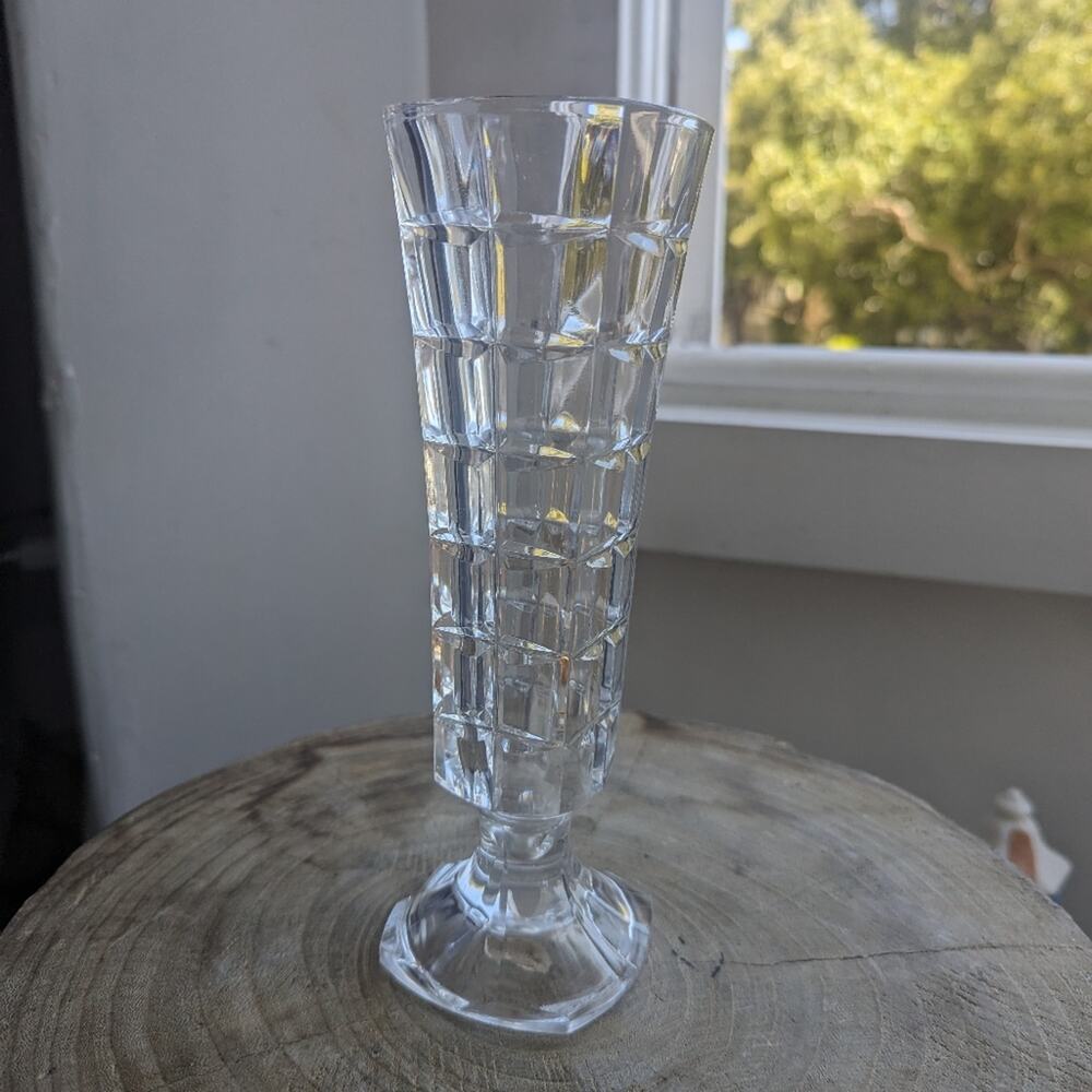Cristal D Arques France Lead Crystal Beauregard Pattern 8" Decorative Vase.